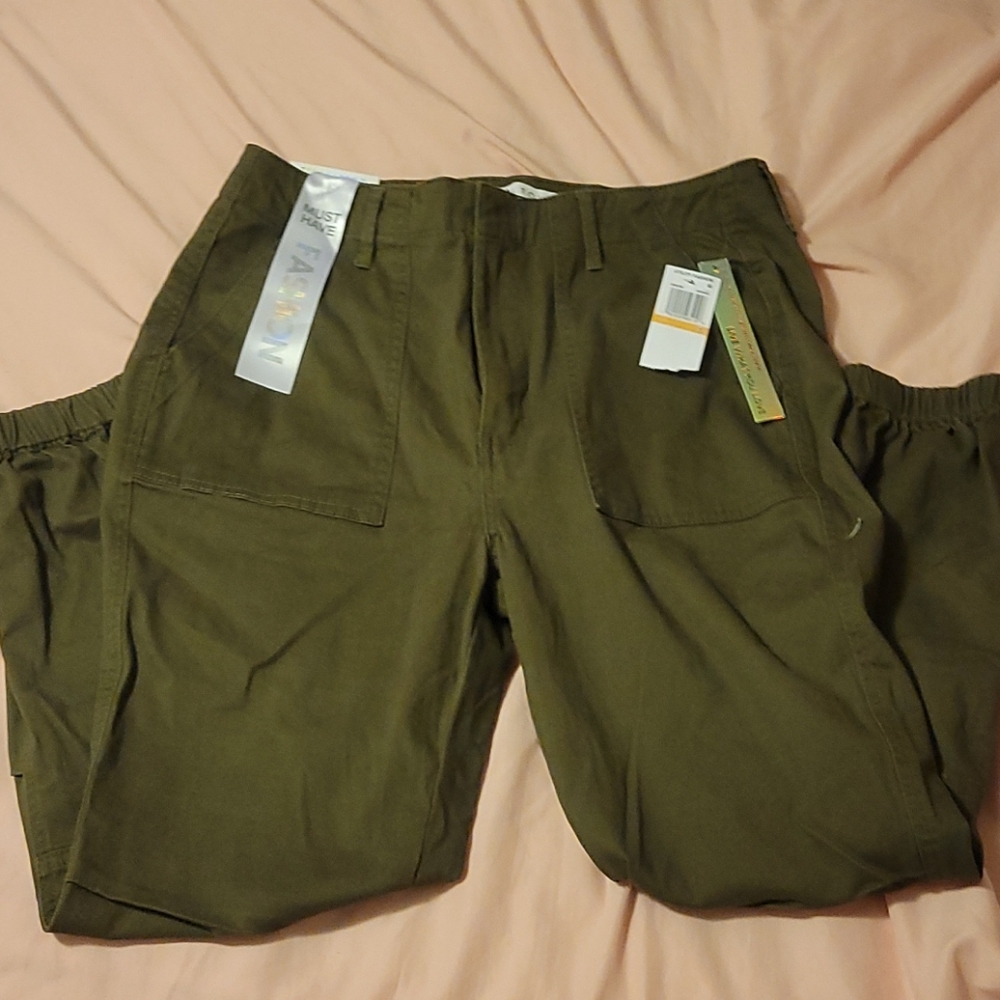 Nwt army green mid rise cargos